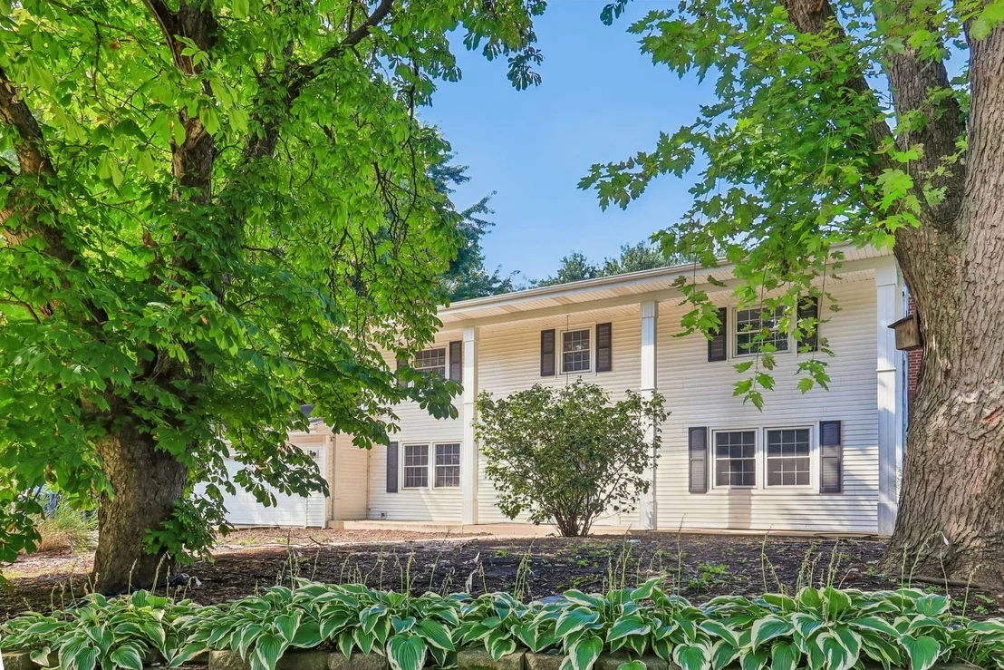 Photo of 1053 Laurel Lane