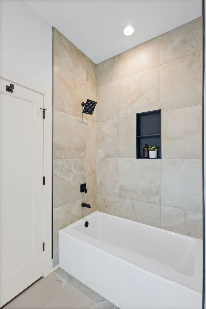 Photo of 433 E 46th Place