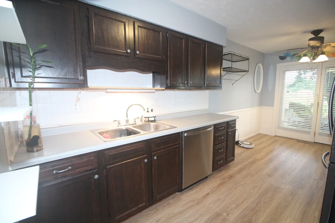 Photo of Unit B at 1530 Hunt Drive