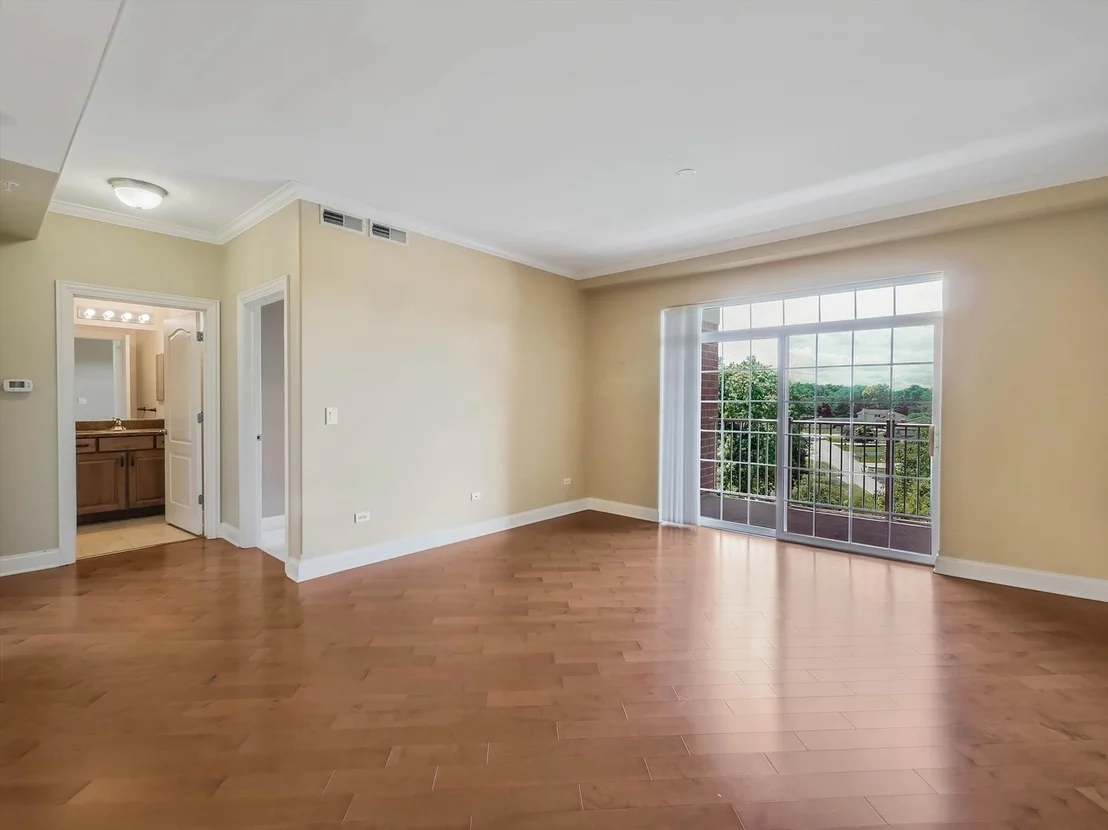 Photo of Unit 403 at 1 Itasca Place