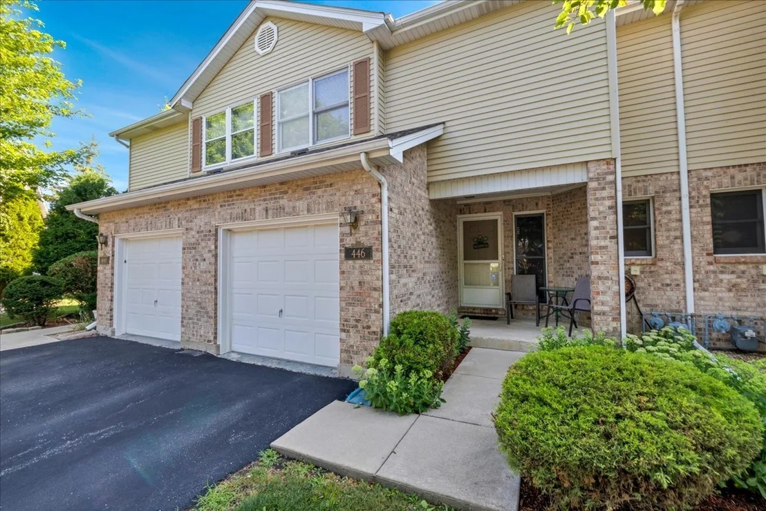 Photo of 446 S Wenbriar Square