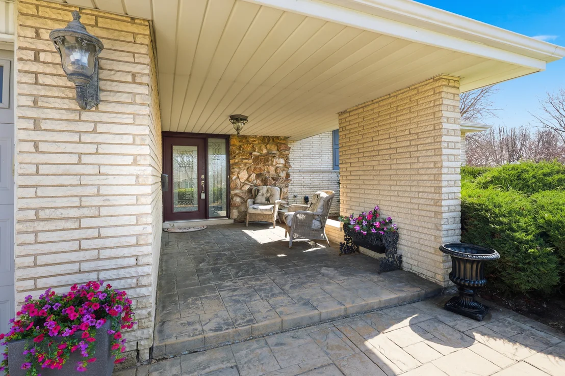 Photo of 715 Pinecroft Drive