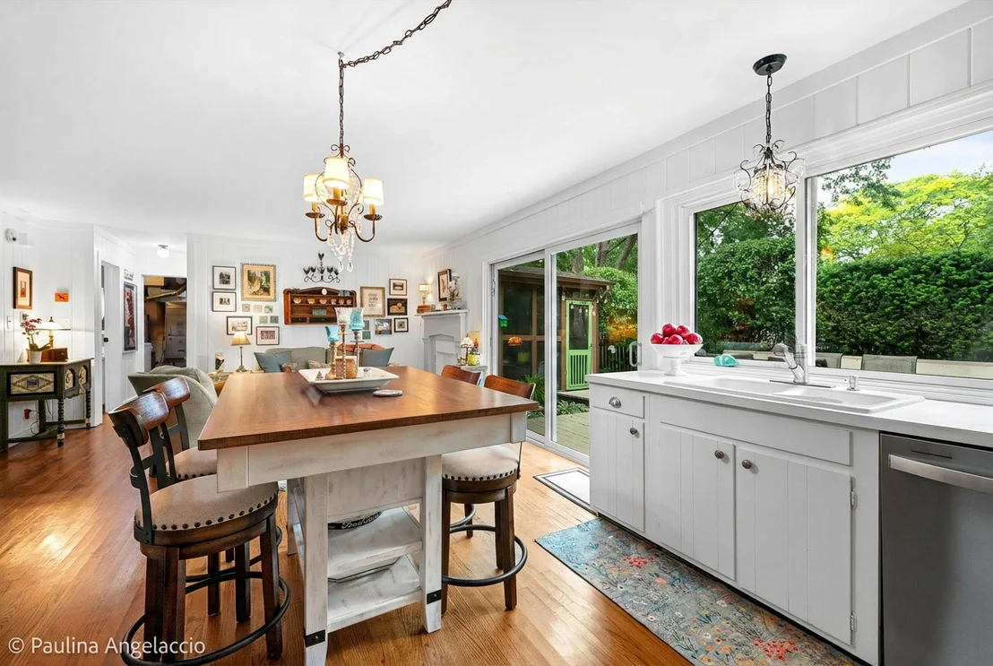 Photo of 1102 N Pepper Tree Drive