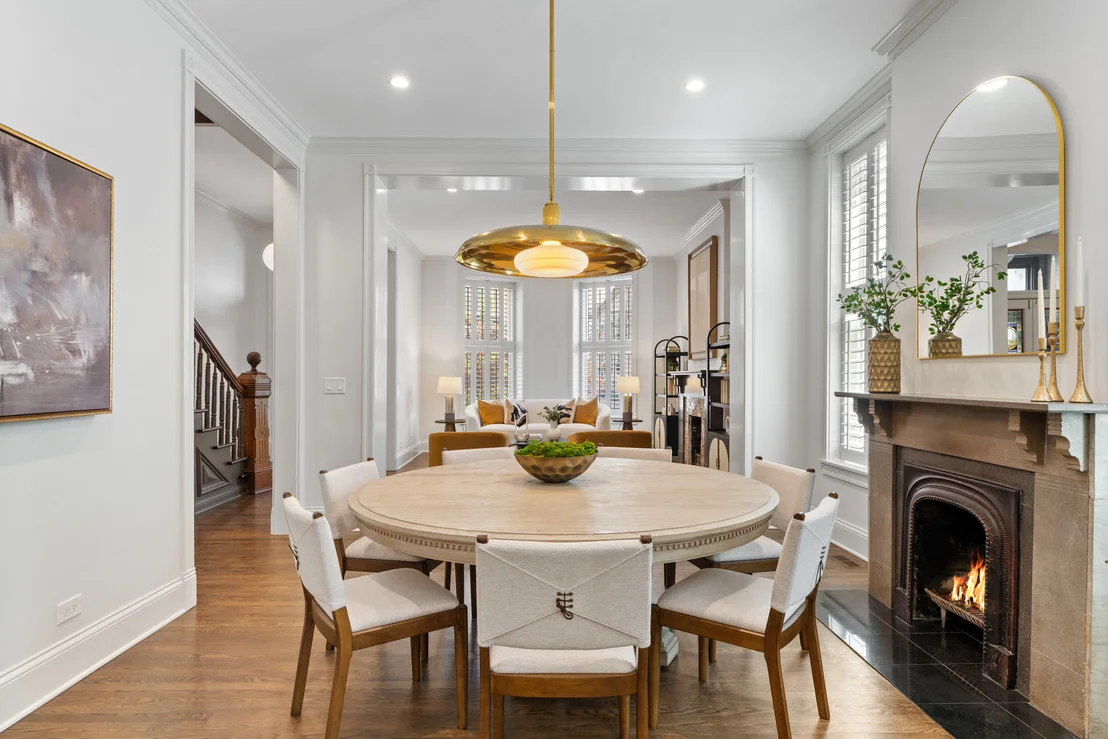Photo of 119 W Delaware Place