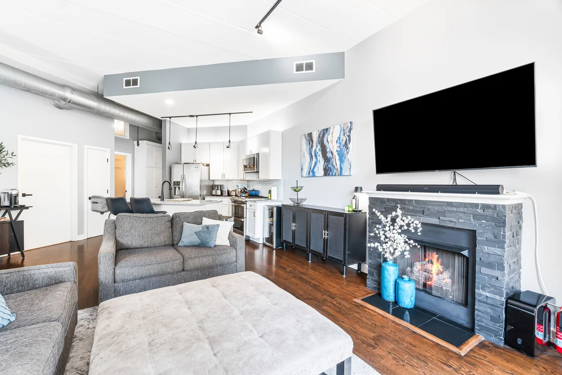Photo of Unit D2 at 936 W Madison Street