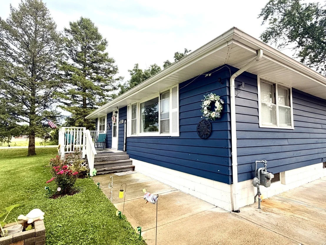 Photo of 2500 Golfview Street