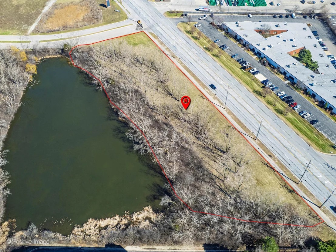 Photo of 1S678 Oakbrook Lake