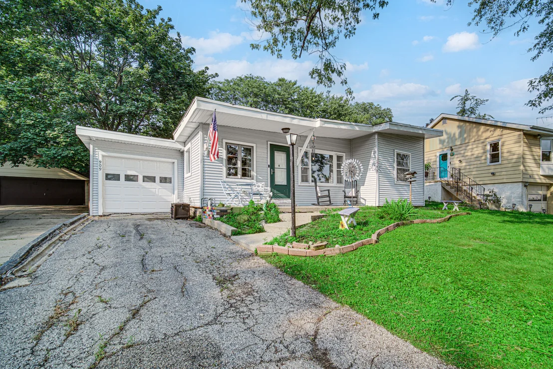 Photo of 909 Pershing Drive