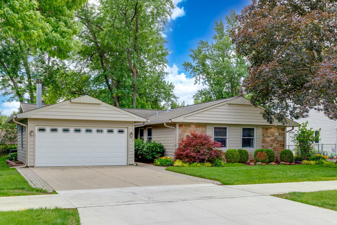 Photo of 955 Bernard Drive