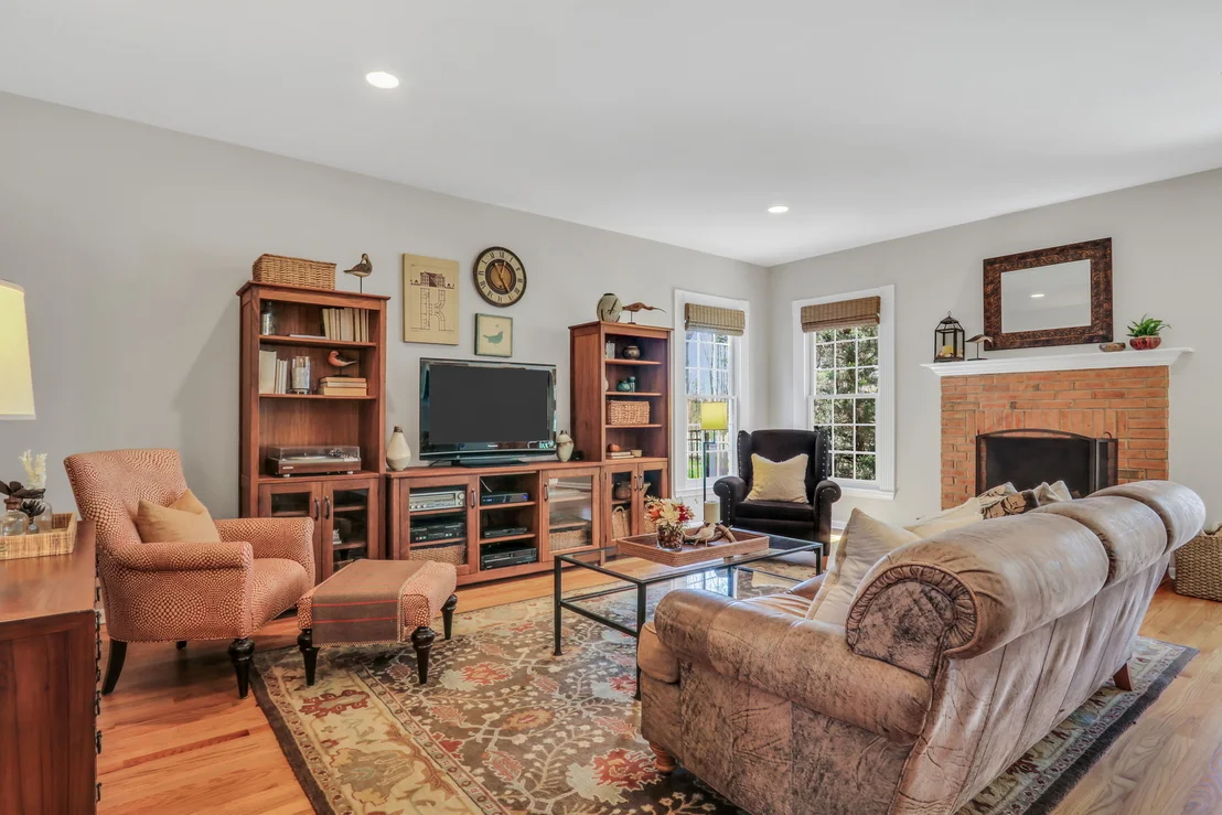 Photo of 983 Mount Vernon Drive