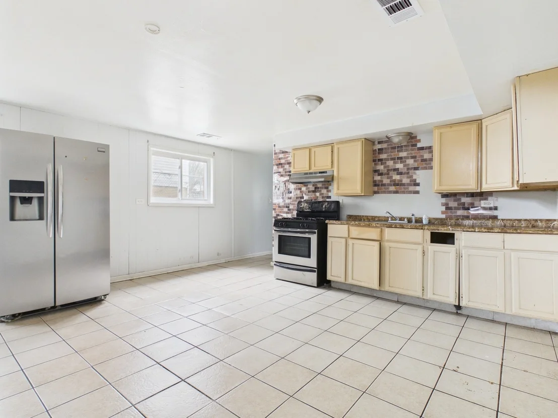 Photo of 945 W 115th Place