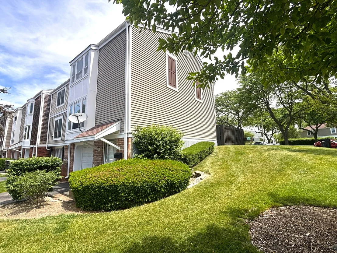 Photo of Unit 1863 at 1863 Williamsburg Drive