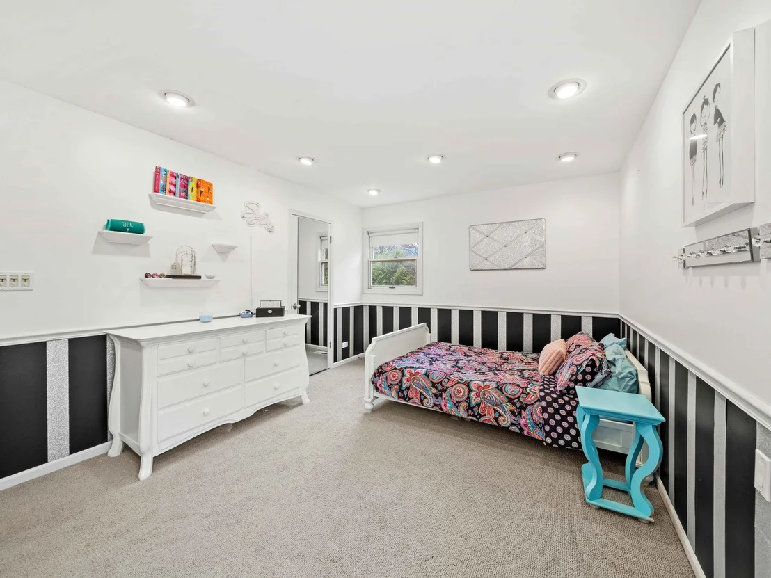 Photo of 2409 The Strand