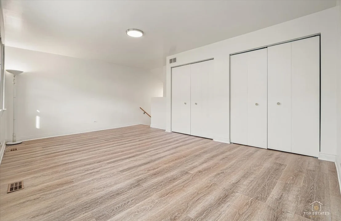 Photo of 611 W 25th Place