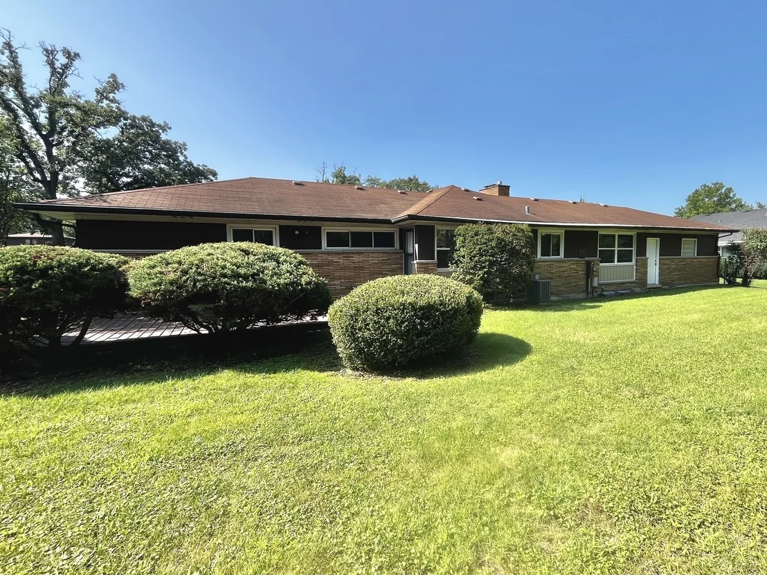 Photo of 2543 Oakwood Drive