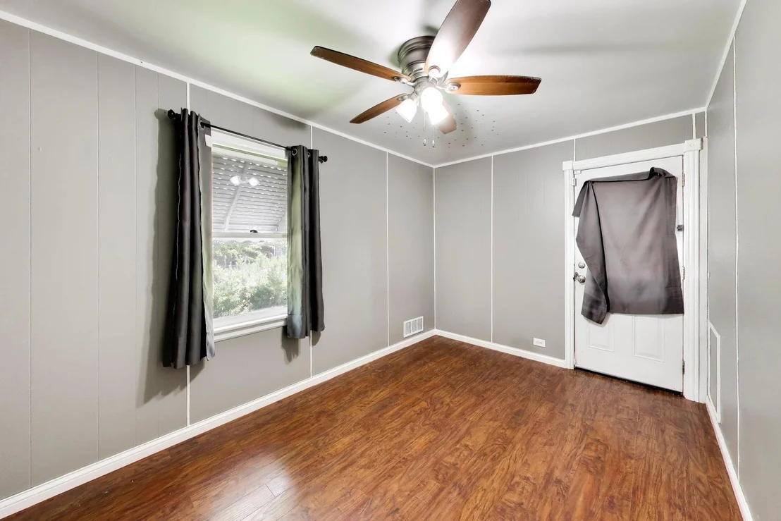Photo of 17558 Community Street