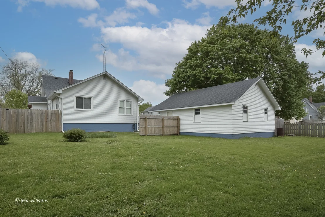 Photo of 9805 Illinois Street