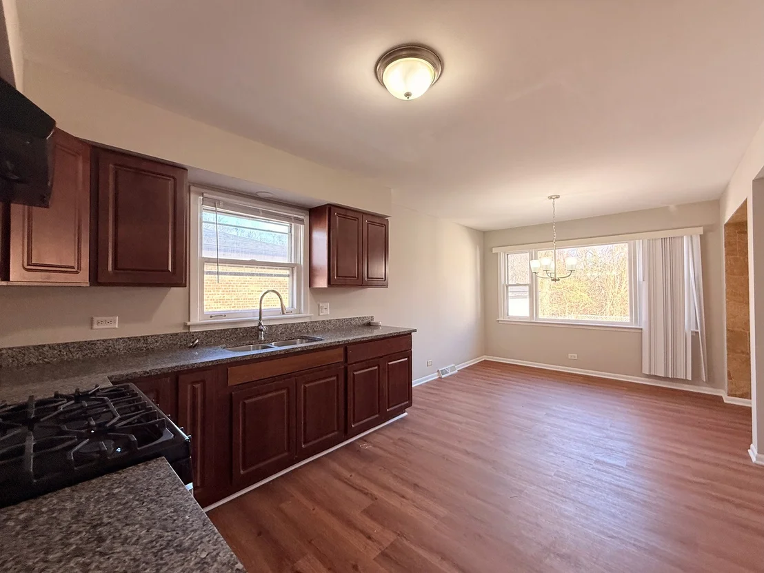 Photo of 15565 Madison Avenue