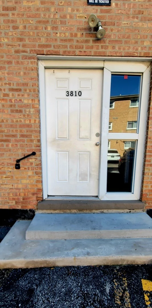 Photo of Unit 2W at 3810 Ruby Street