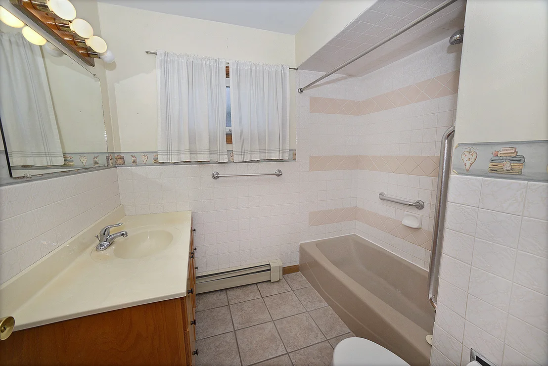 Photo of 915 Adams Street