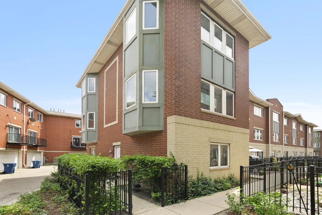 Photo of 2403 W 32nd Place