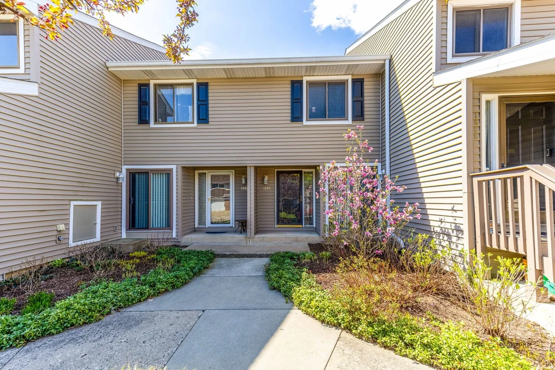 Photo of 1090 Pine Tree Circle N