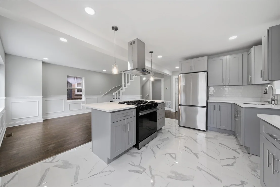 Photo of 433 W 100TH Street