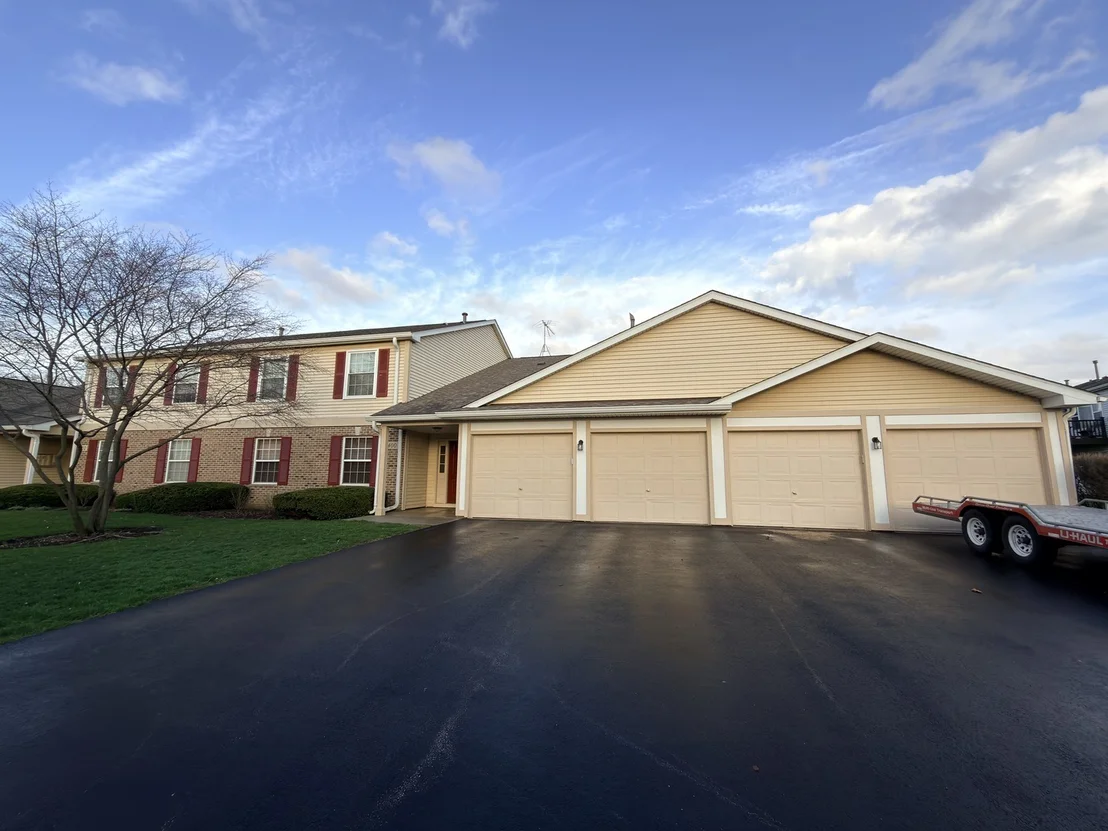 Photo of Unit A at 400 Woodview Circle