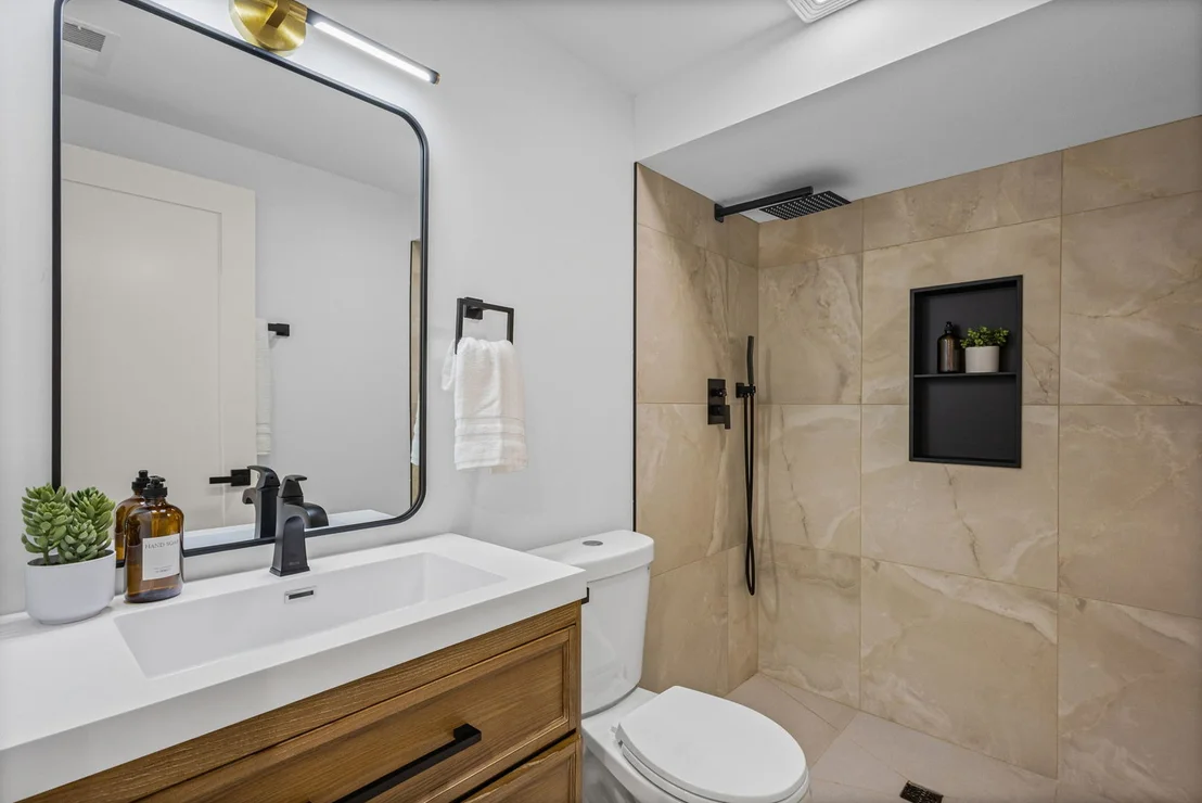 Photo of 433 E 46th Place