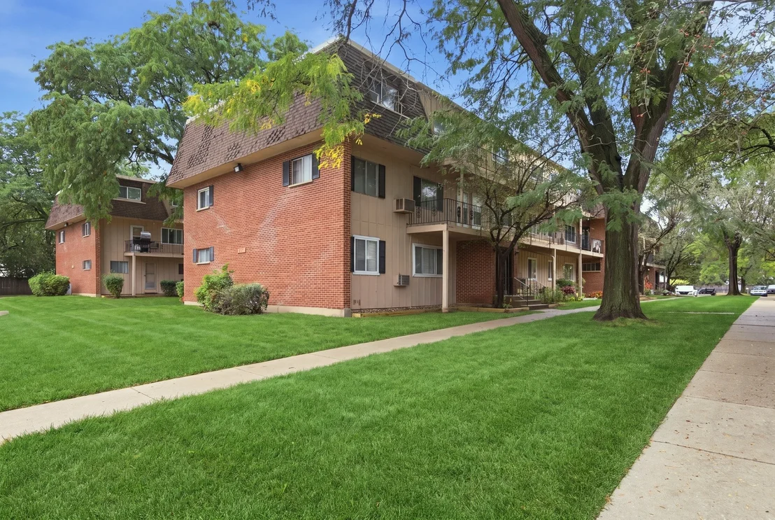 Photo of Unit 2 at 2508 Algonquin Road
