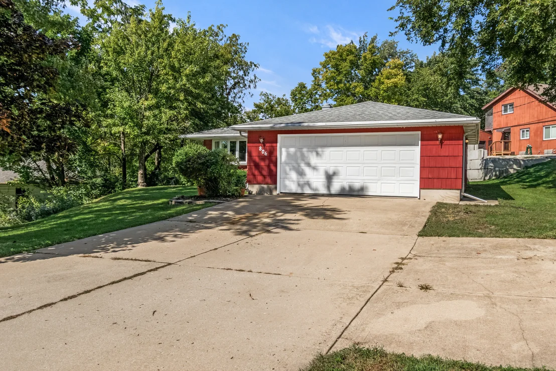 Photo of 804 Bratton Avenue
