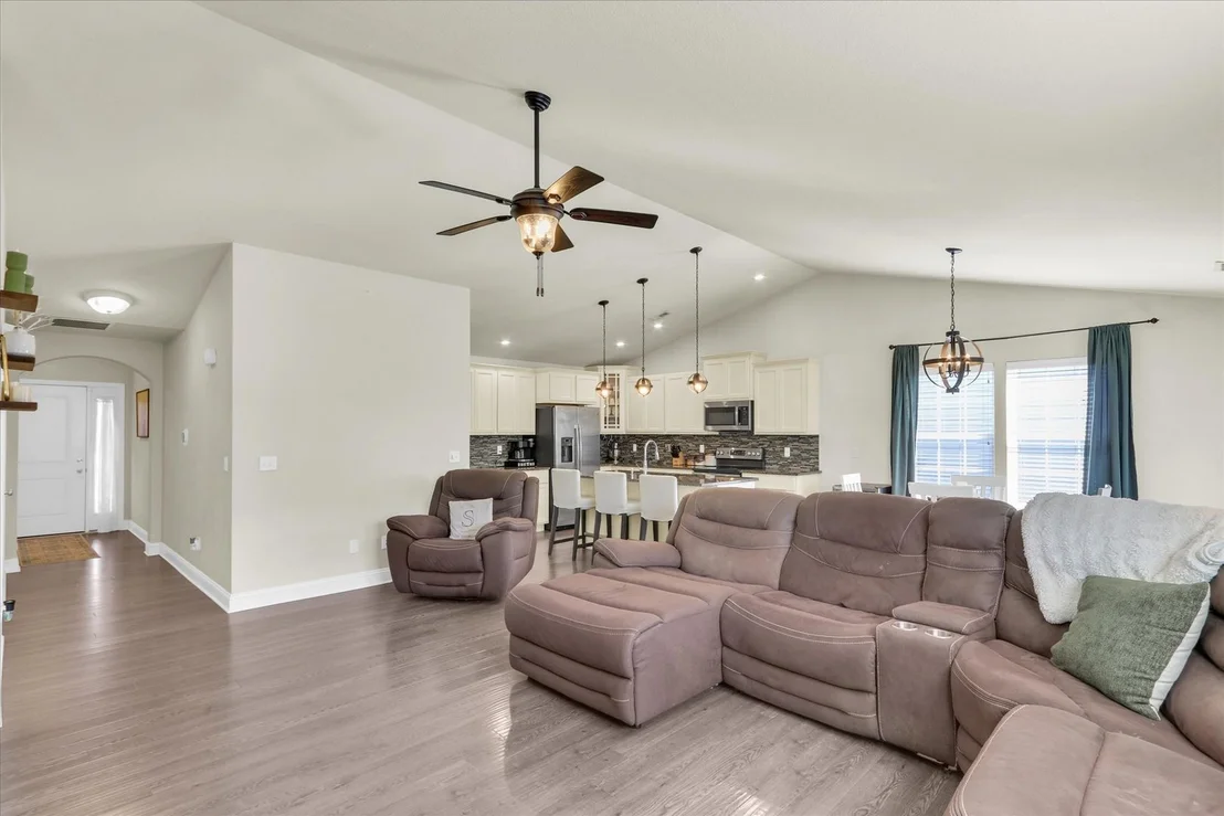 Photo of 407 Bardeen Lane