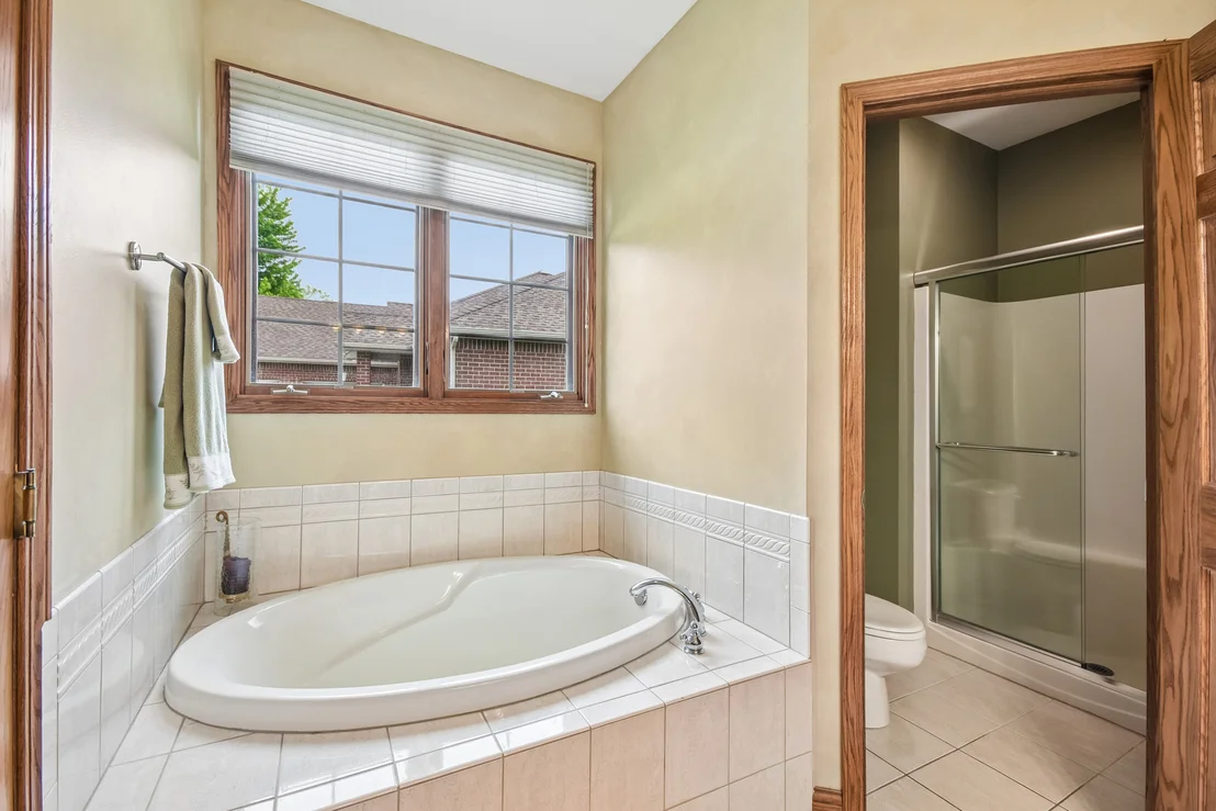 Photo of 1041 Lakeview Drive