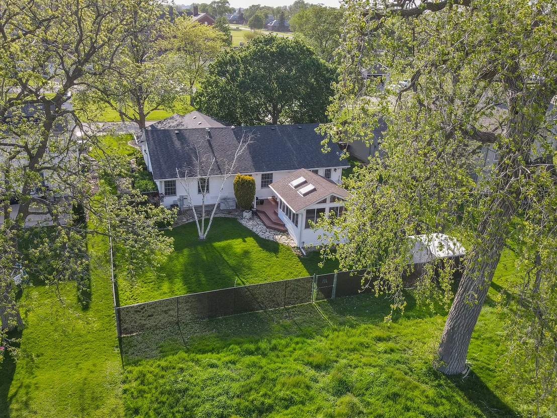 Photo of 671 Diversatech Drive N