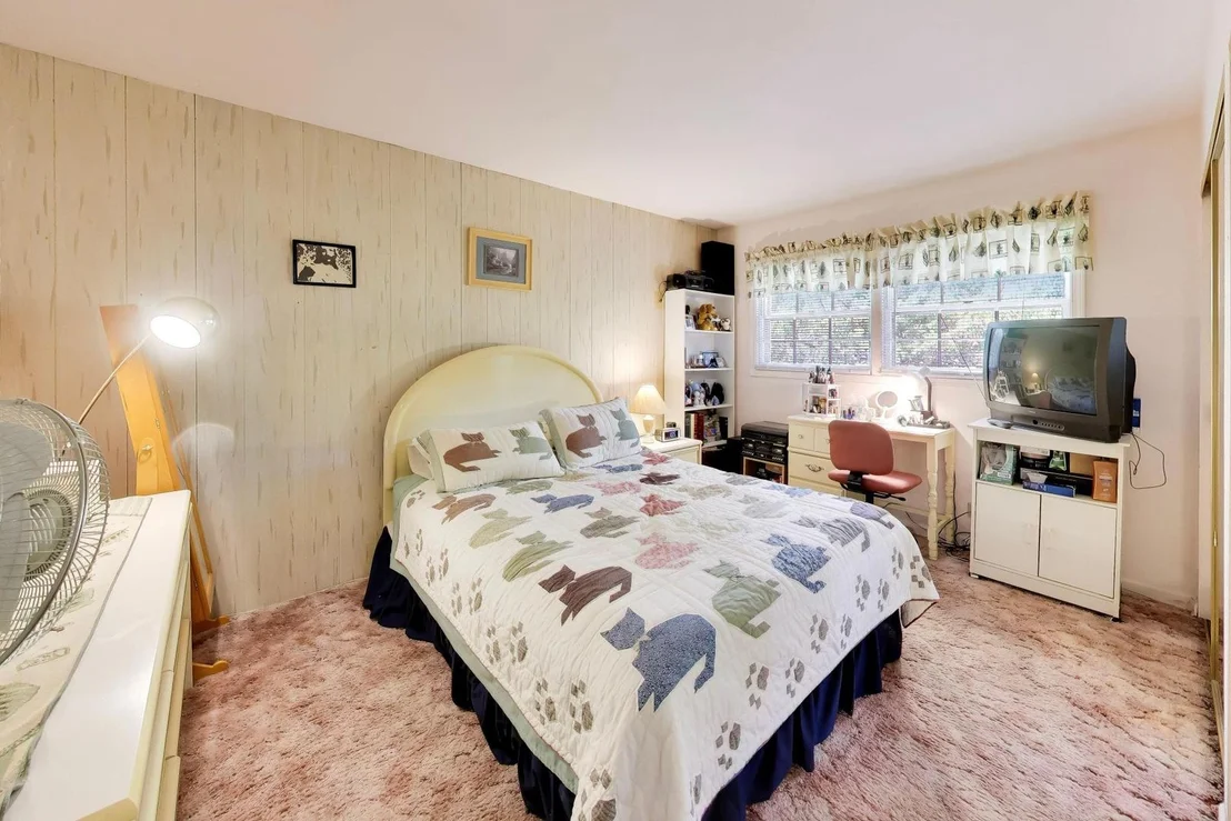Photo of 1014 E Crabtree Drive