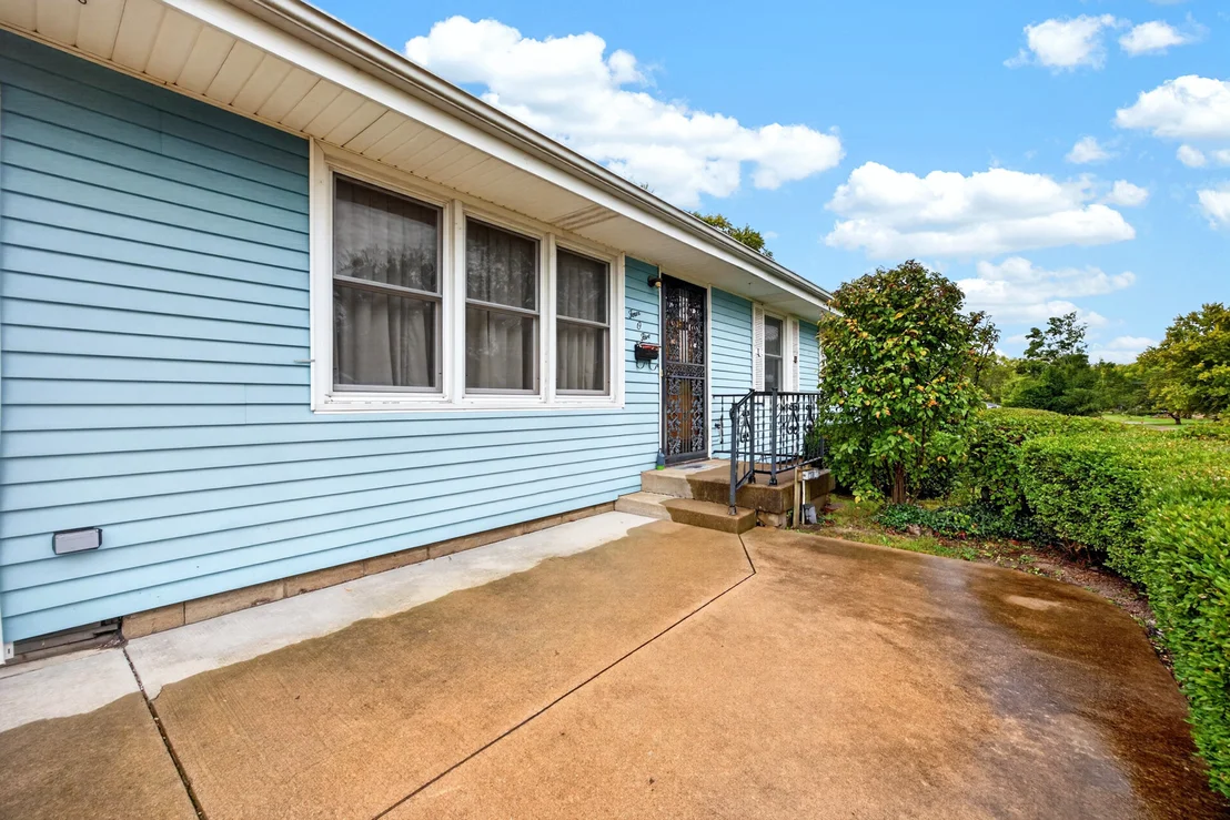 Photo of 405 Warren Avenue