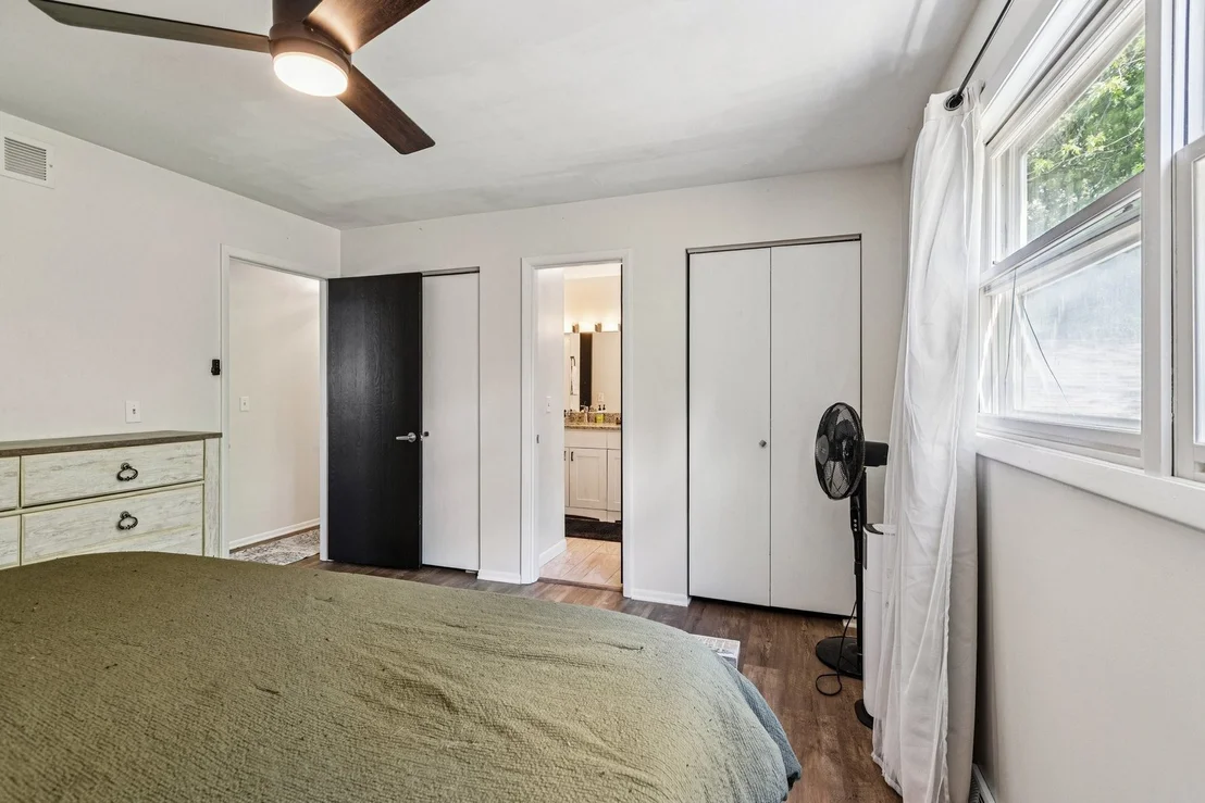 Photo of 710 Greenbriar Lane