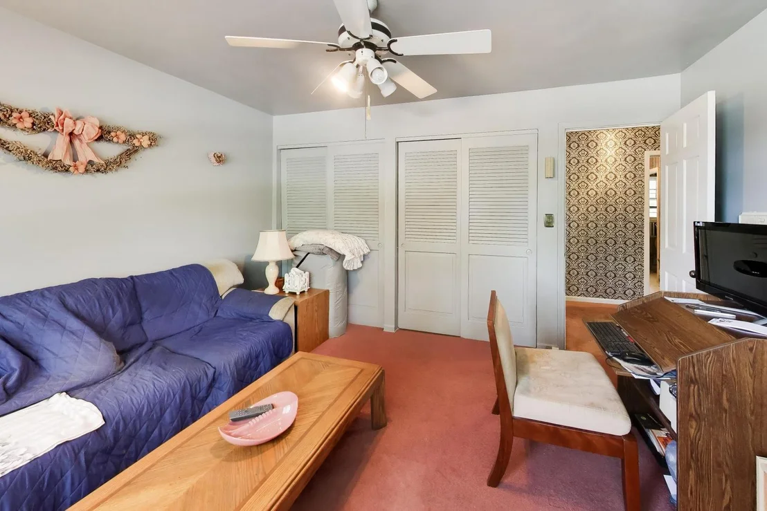Photo of 1014 E Crabtree Drive