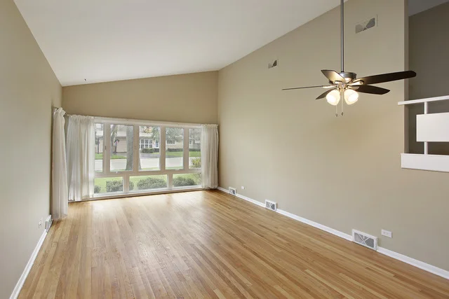 Photo of 558 MALLARD Lane