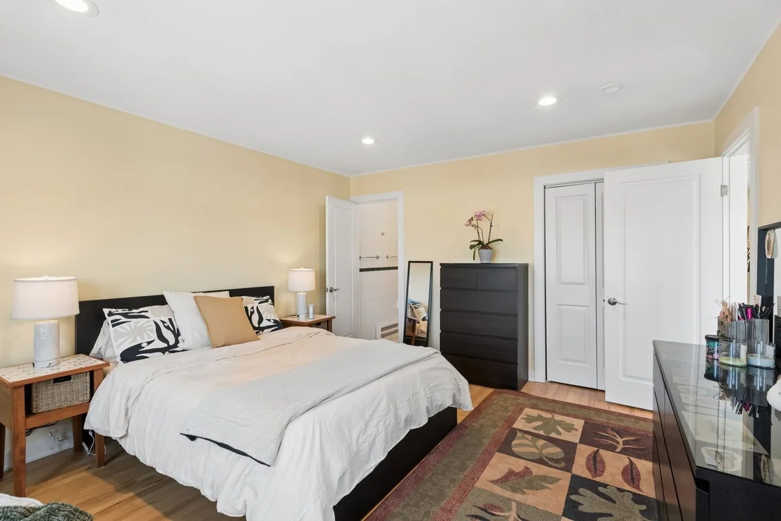 Photo of Unit 5D at 1333 Maple Avenue