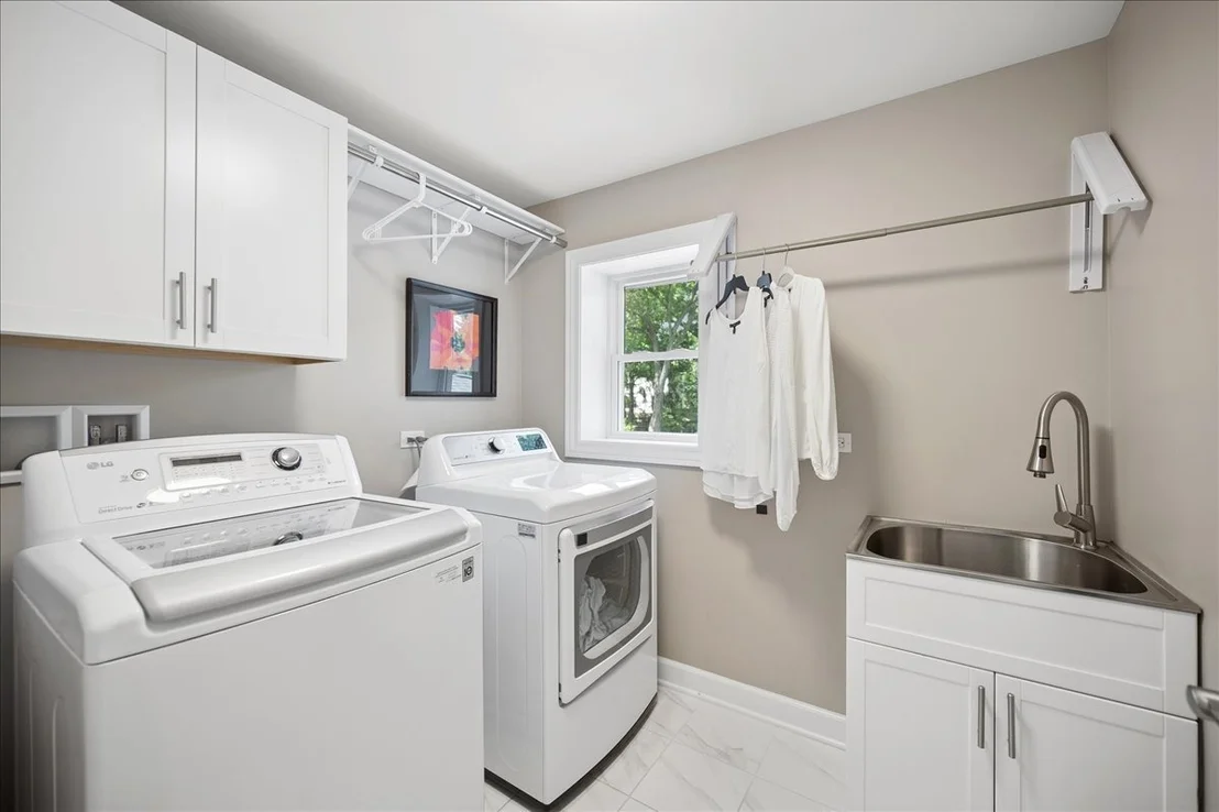 Photo of 586 Earl Drive