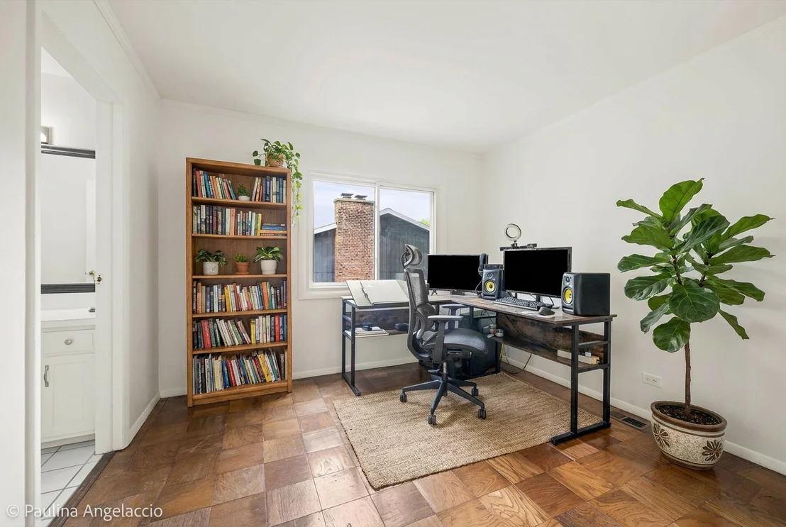 Photo of 1102 N Pepper Tree Drive