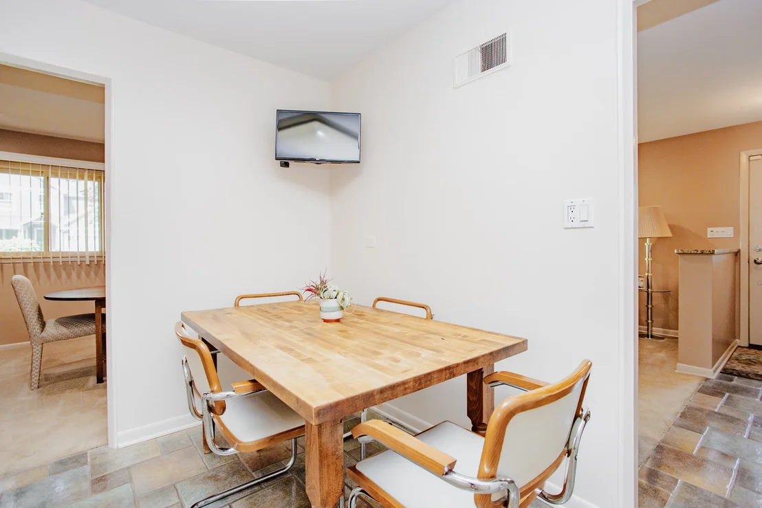 Photo of 1133 KENTON Road