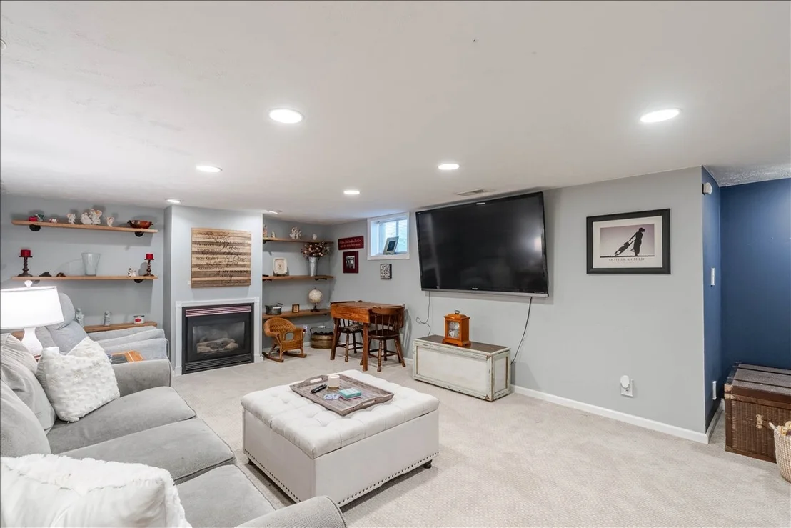 Photo of 111 LOREN Street