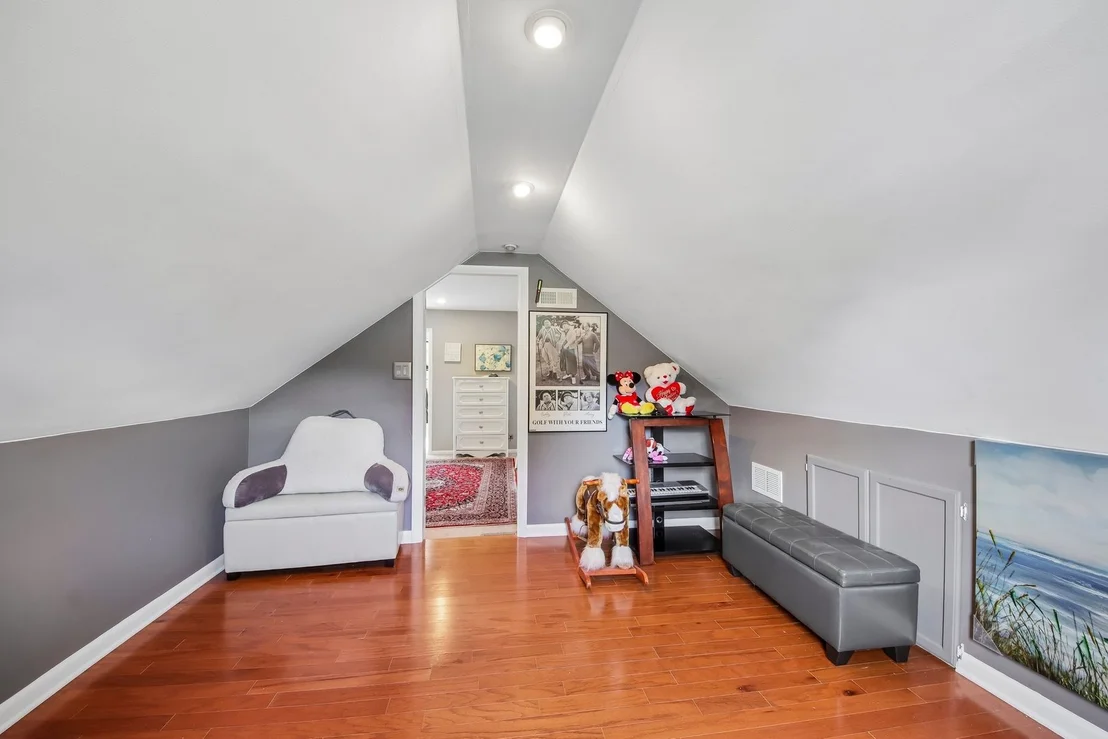 Photo of 736 Glen Way