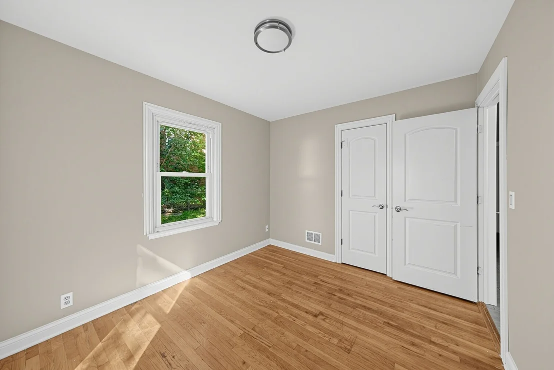 Photo of 156 Oak Avenue
