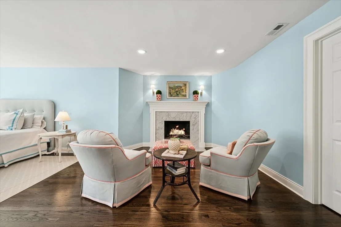 Photo of 837 W Junior Terrace