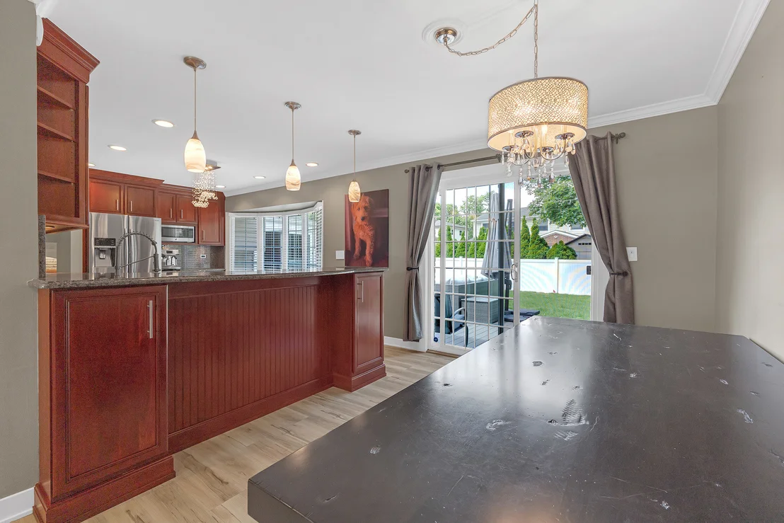 Photo of 210 W Pickwick Road
