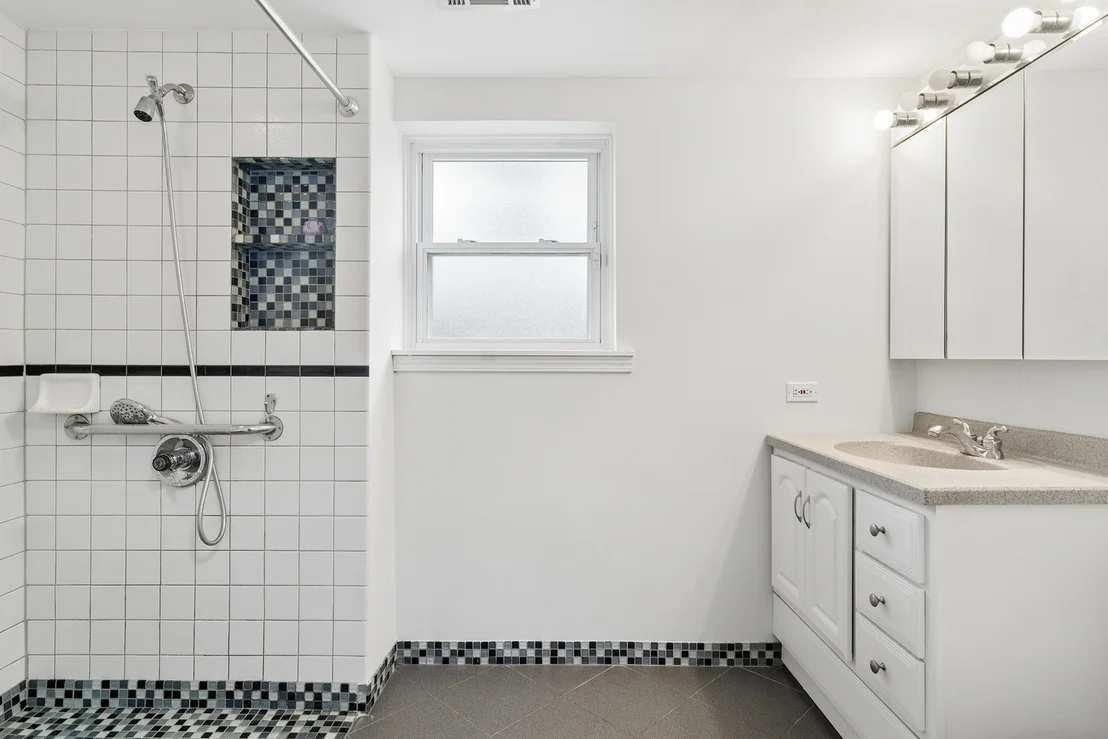 Photo of 1120 Valley Stream Drive