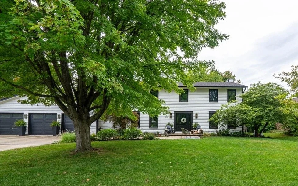Photo of 2202 Hedgewood Drive